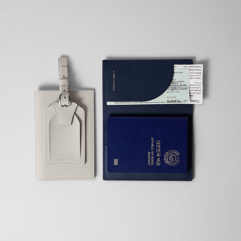 Smart Travel Prep: The Essential International Travel Checklist and Premium Business Trip Gift Guide