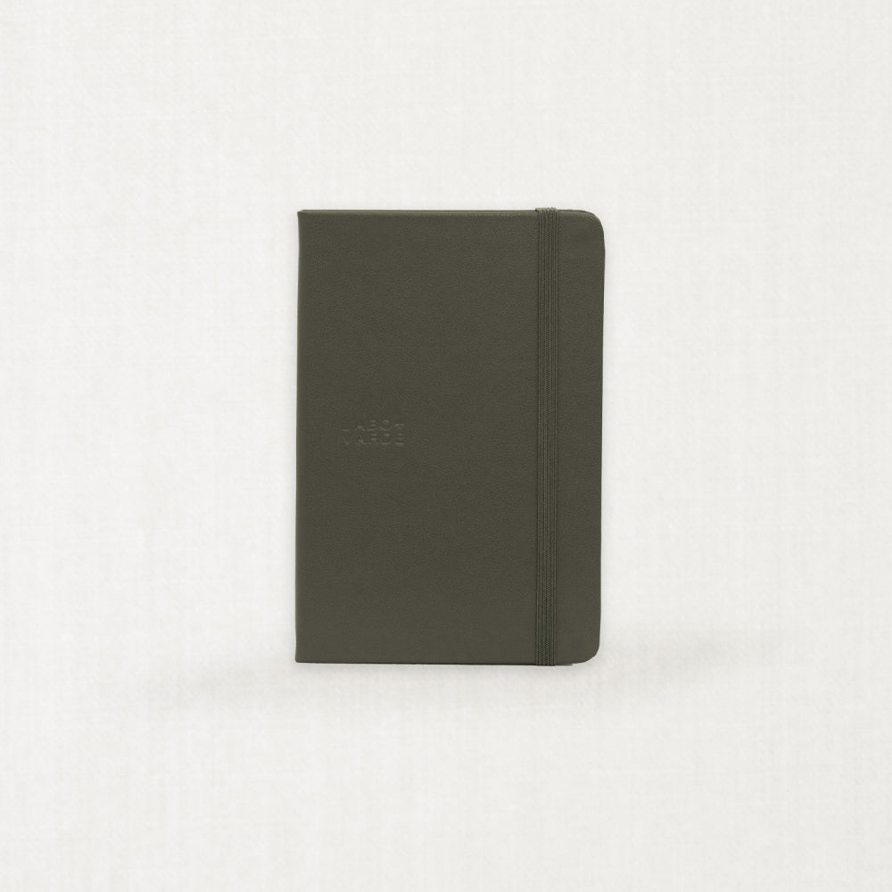 Labovarde Handy Note in Etoupe — Front view of the leather cover in Etoupe